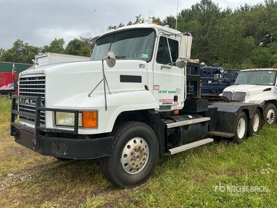 2003 Mack CH612 Camion treuil (Inoperable)