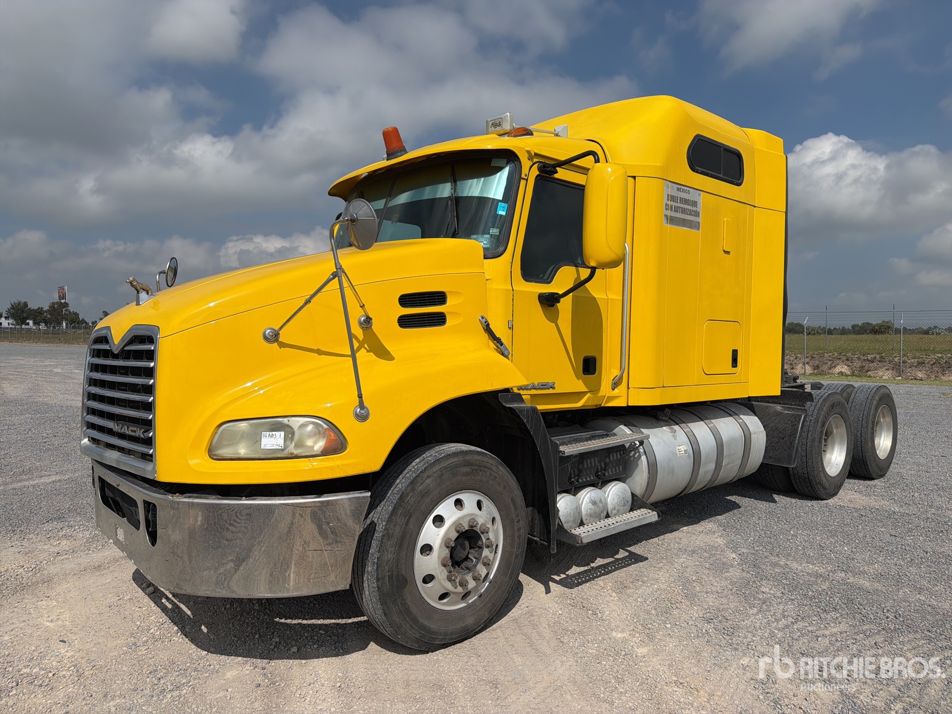 2015 Mack CXU613E 6x4 T/A Sleeper Truck Tractor