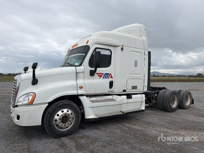 2010 Freightliner Cascadia 125 6x4 Tractocamion con Dormitorio / تراكتور شاحنة كابينة النوم (ثنائية المحور)