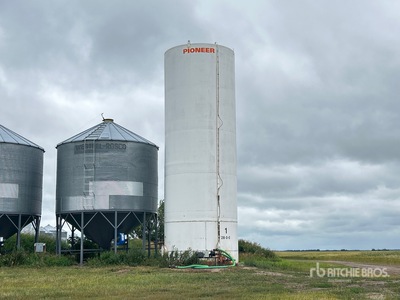 1982 Pioneer 180 Ton Fertilizer Tank
