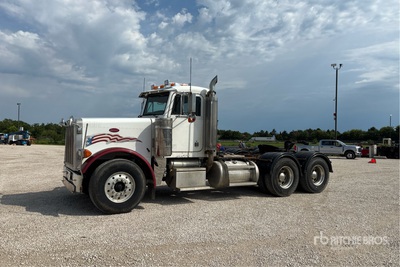 2004 Peterbilt 379 6x4 T/A Dagcabine Trekker