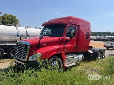 2018 Freightliner Cascadia 6x4 T/A Sleeper Truck Tractor