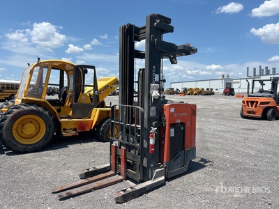 Toyota 9BRU18 3500 lb Wózek wysokiego składowania
