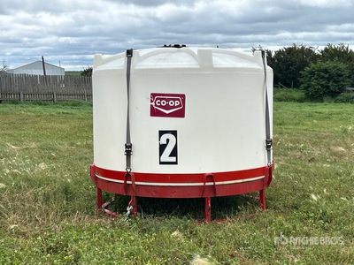 Free Form 1250 Gallon Poly Fertilizer Tank