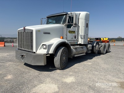 2007 Kenworth T800 تراكتور شاحنة بسقف (ثلاثى المحور)