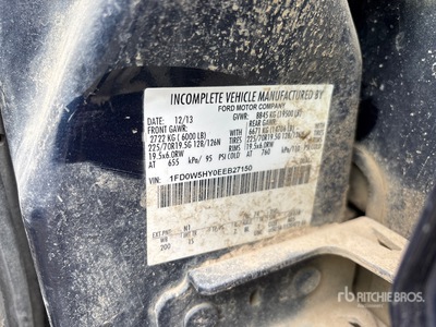 2014 Ford F-550 4x4 Crew Cab Camión Caja Abierta