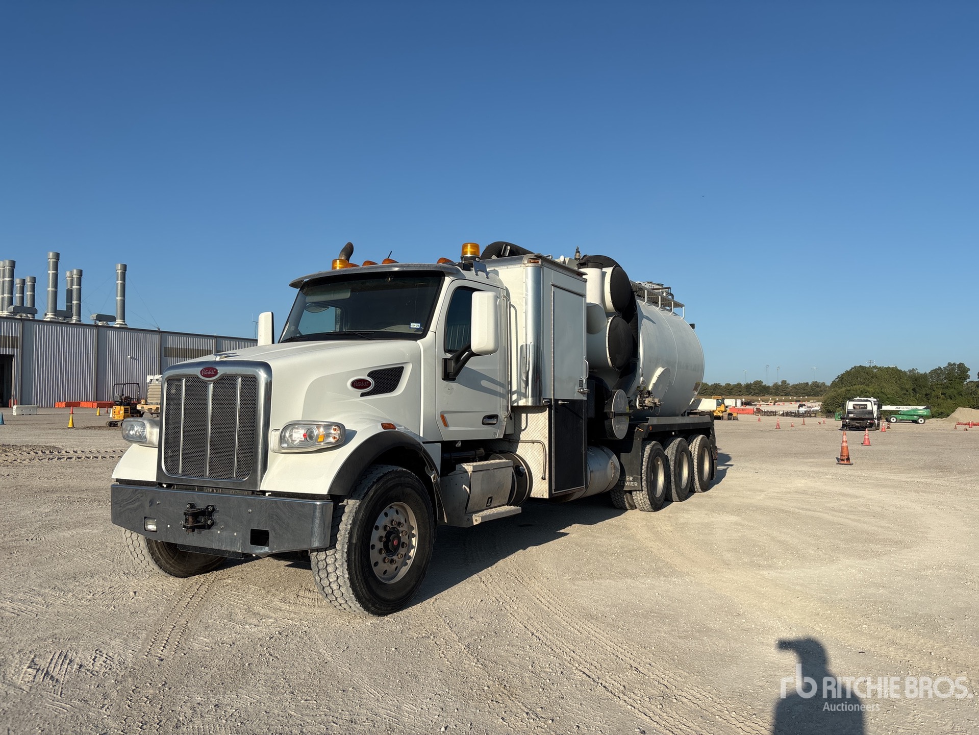 CVS CV-200 on 2018 Peterbilt 567 8x6 Vacuum Excavator Truck