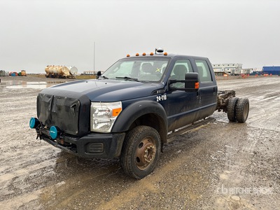 2014 Ford F-550 XL 4x4 を見 Cab and Chassis