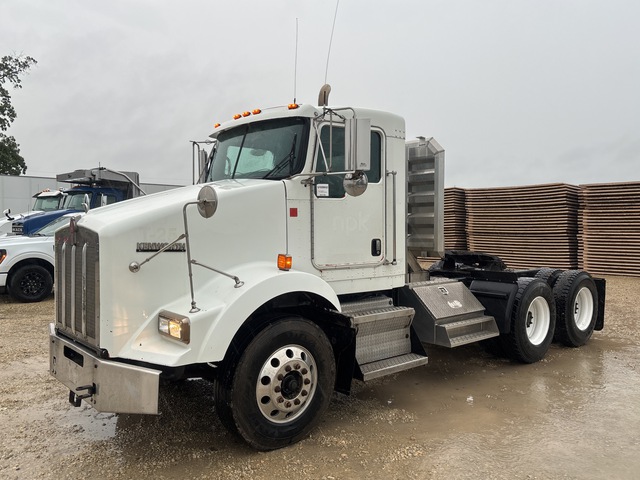 2009 Kenworth T800 6x4 T/A Day Cab Truck Tractor
