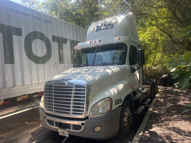 2012 Freightliner Cascadia 125 6x4 T/A Day Cab Truck Tractor