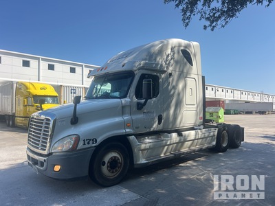 2013 Freightliner Cascadia 125 6x4 3- Achs Sattelzugmaschine mit Schlafkabine