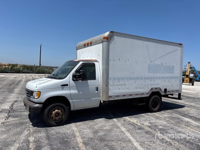 2003 Ford E-450 4x2 Furgoneta caja cerrada