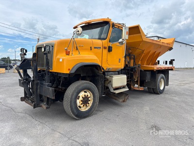 2007 International 5500 4x4 Spreader Truck