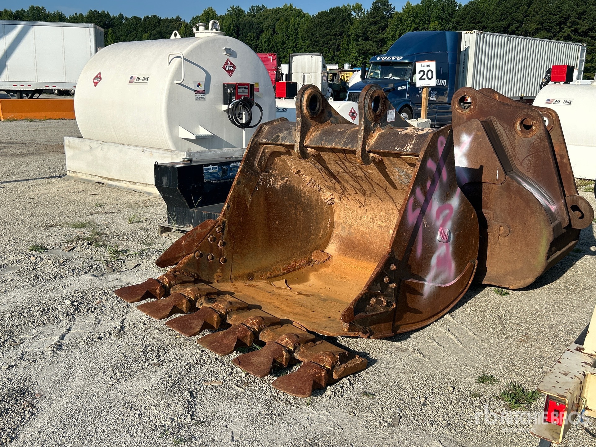 60 in Digging Excavator Bucket