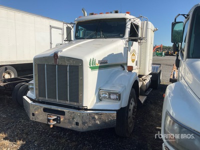 2007 Kenworth T800 6x4 T/A Sleeper Truck Tractor (Inoperable)