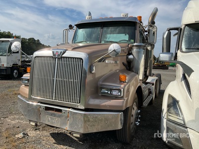 2004 Western Star 4900SA 8x4 Ciągnik siodłowy z kabiną dzienną Tri/A (Inoperable)
