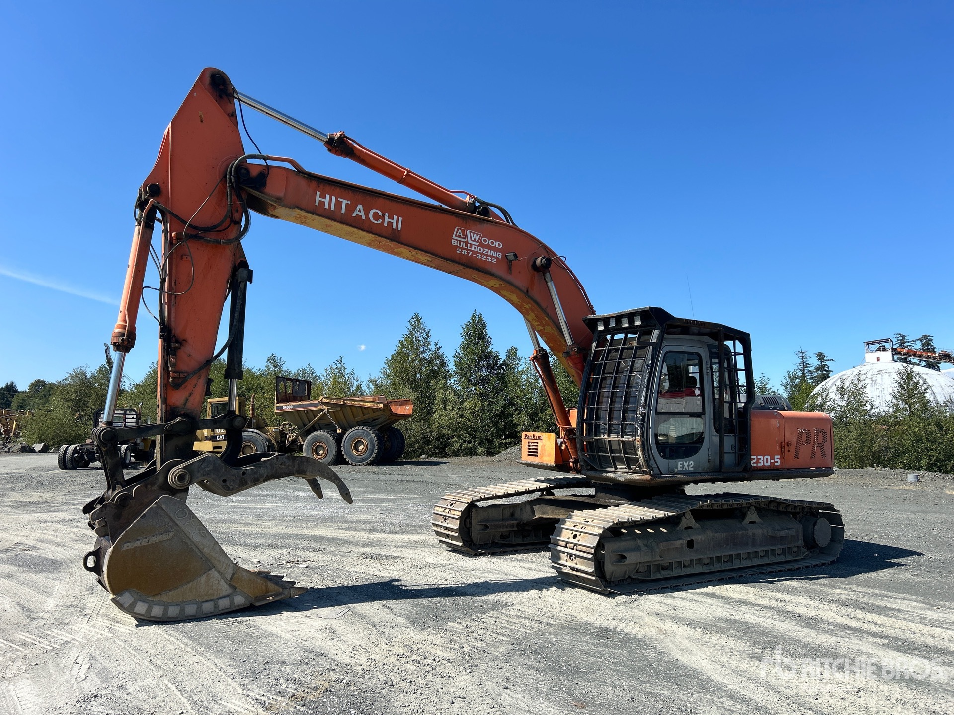 2000 Hitachi EX230LC Tracked Excavator