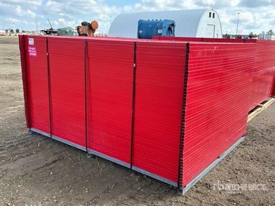 Quantity of (46) 7 ft 6 in x 6 ft Powder Coated Ogrodzenie terenu