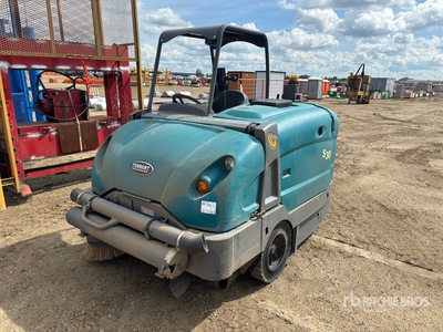 Tennant S30 Ride-On Floor Scrubber