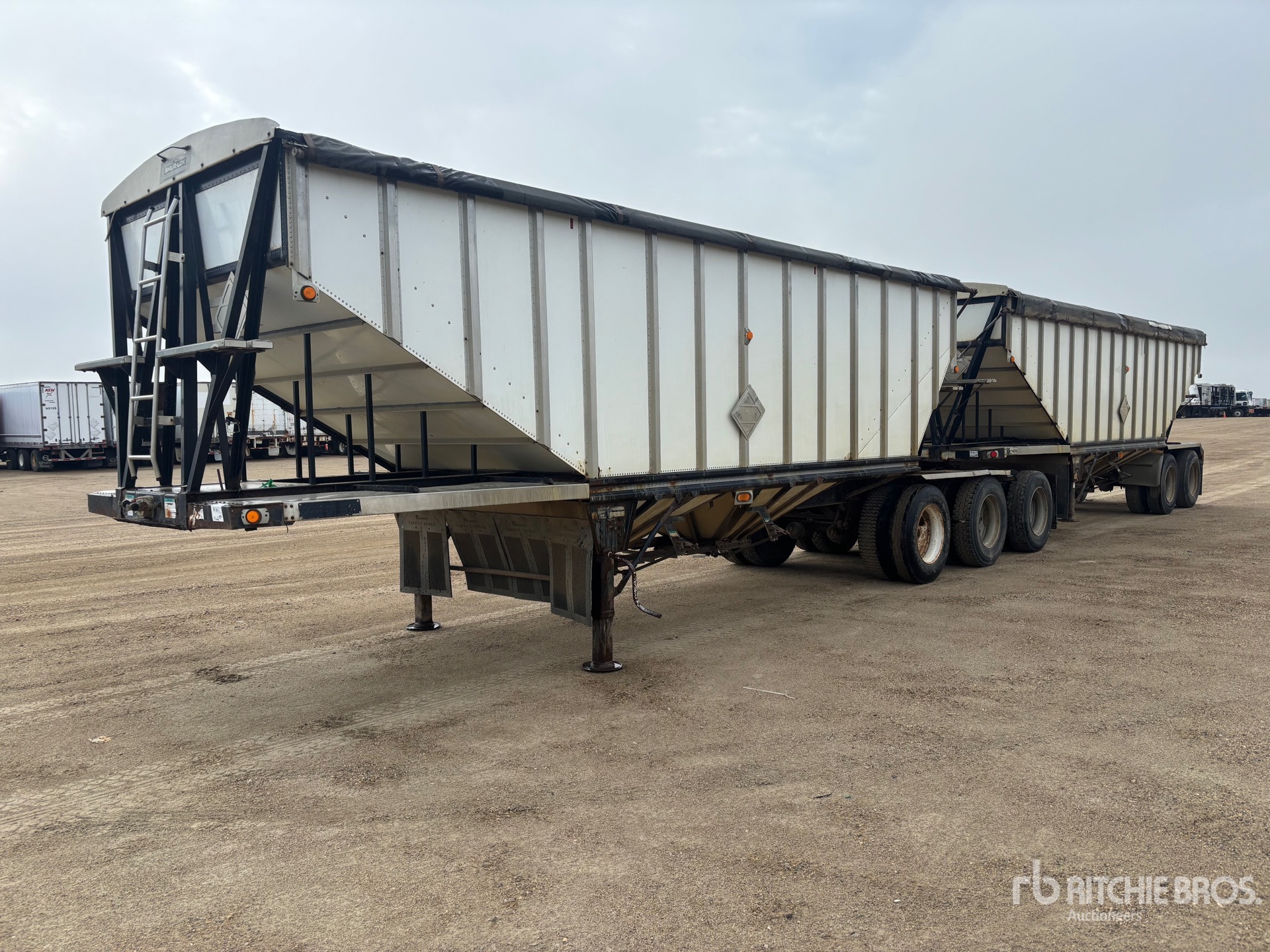 2005 Lode King 28 ft T/A B-Train Lead Belly Grain Trailer