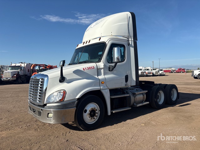 2014 Freightliner Cascadia 125 6x4 T/A Day Cab Truck Tractor