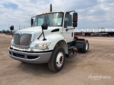 2009 International 4400 4X2 4x2 S/A Day Cab Truck Tractor