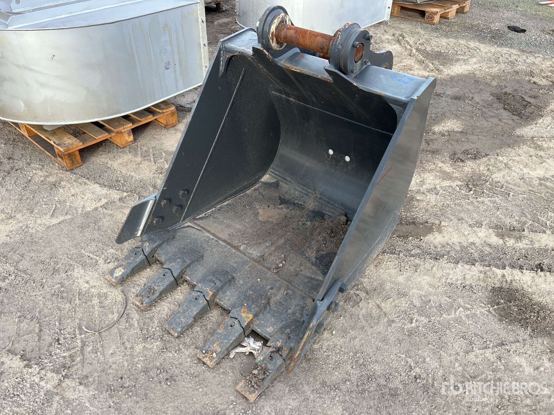 Sumitomo 900 mm Q/C Digging Excavator Bucket - Fits Case CX145