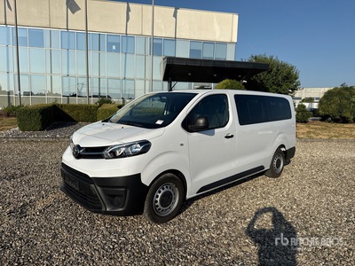 2023 Toyota Proace 2.0 106 KW L2H1 9 Passenger Van