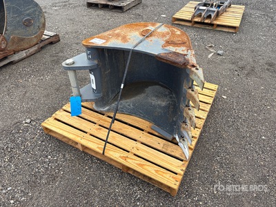 Strickland 24 in Digging Backhoe Rear Bucket - Fits Case 580N