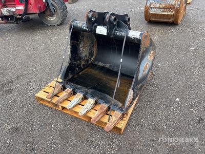 Strickland 36 in Digging Excavator Bucket - Fits Takeuchi TB290