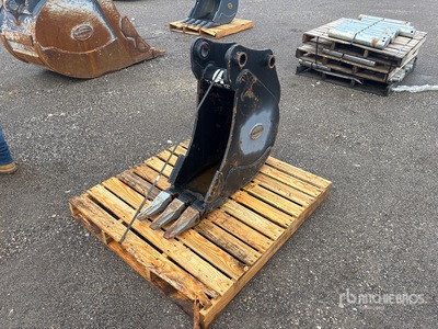 12 in Digging Excavator Bucket - Fits Takeuchi TB290