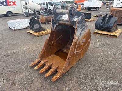 Strickland 36 in Digging Excavator Bucket - Fits Deere/Hitachi/Volvo 29 ton