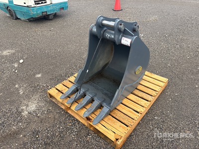 Strickland 24 in Digging Excavator Bucket - Fits Takeuchi TB290