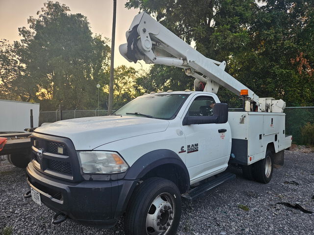 ETI ETC40IH 40 ft on 2015 Ram 5500 4x2 Bucket Truck (Inoperable)