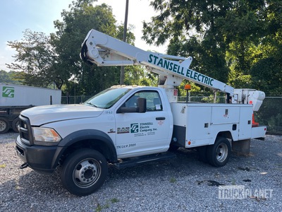 ETI ETC40IH 40 ft on 2015 Ram 5500 4x2 Camión con Cesta Elevadora
