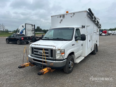 2013 Ford E-450 4x2 Utility Truck