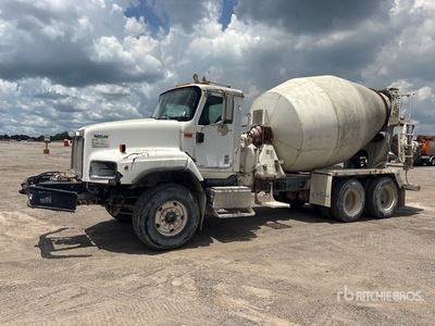 2005 International 5600i 6x4 Camion malaxeur