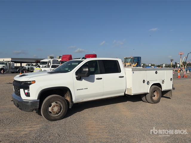 2022 Chevrolet Silverado 3500HD 4x4 Crew Cab Utility Truck