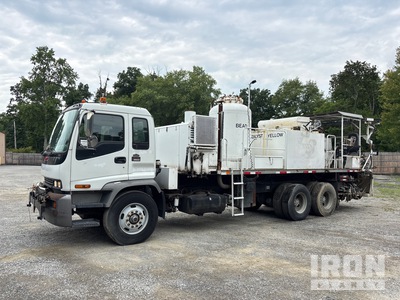 2006 GMC T8500 6x4 Extended Cab Straßenmarkier-Lkw