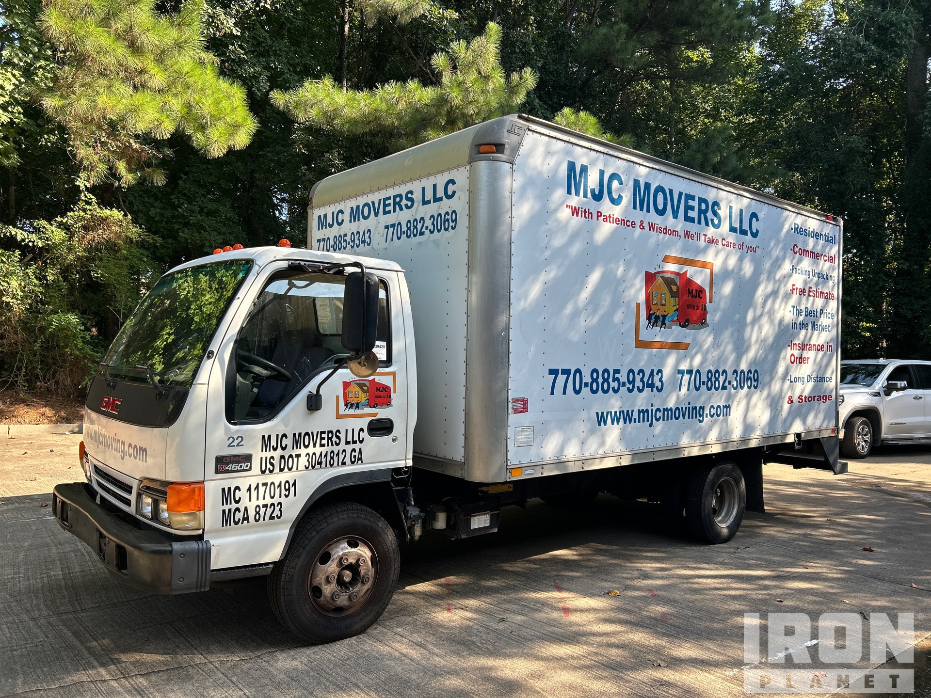 2005 GMC W4500 4x2 Van Truck
