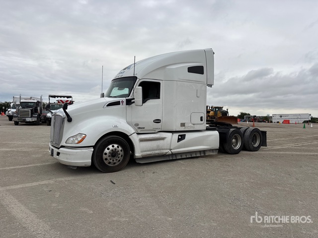 2020 Kenworth T680 6x4 T/A Sleeper Truck Tractor