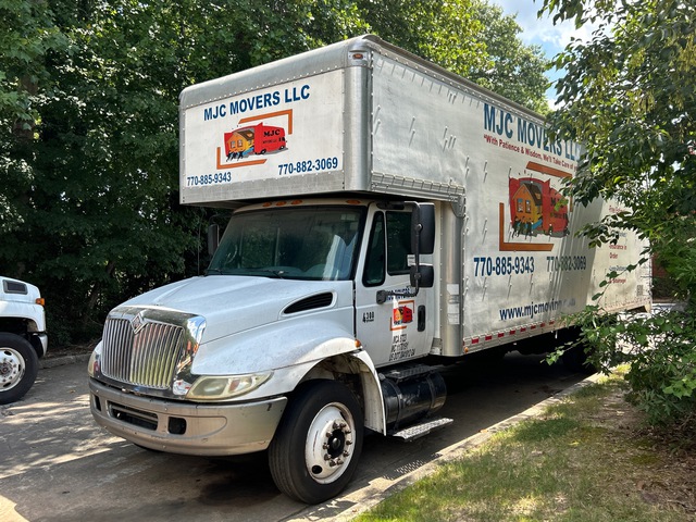 2006 International 4300 SBA 4x2 Van Truck