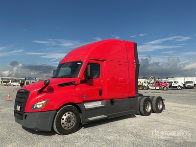 2021 Freightliner Cascadia 126 6x4 تراكتور شاحنة كابينة النوم (ثنائية المحور)