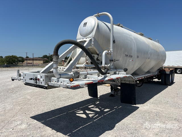 2014 Trail King APB 1033 1033 cft T/A Pneumatic Bulk Trailer