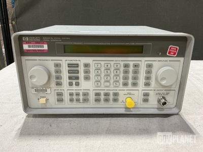HP 8647A Signal Generator
