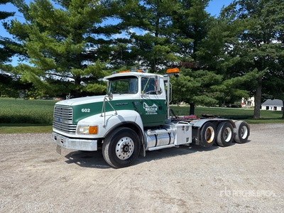 1995 Ford LT9000 8x4 تراكتور شاحنة (ثلاثي المحور)