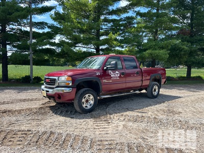 2006 GMC Sierra 2500 4x4 Crew Cab Pickup