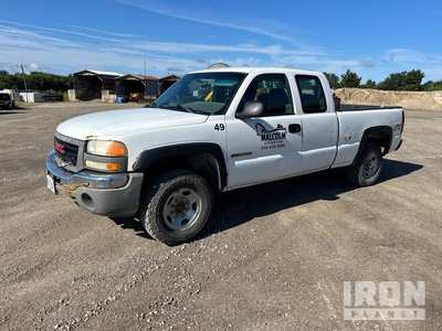 2004 GMC Sierra 2500 4x4 Extended Cab Pickup