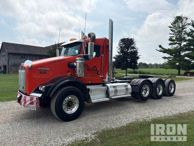 2020 Kenworth T800 8x6 Heavy Haul Tri/A Day Cab Truck Tractor