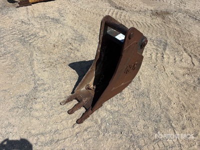 H & H 12 in Q/C Backhoe Loader Bucket - Fits Cat 420D